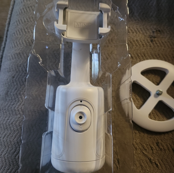 Auto Face Tracking Tripol - Picture 3 of 10